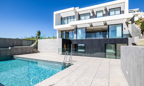 New, modernist designer villa for sale with stunning sea views in five-star golf resort in Marbella - Benahavis 68486