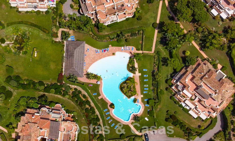 Luxurious duplex penthouse for sale in gated complex adjacent to golf course in Marbella - Benahavis 55997