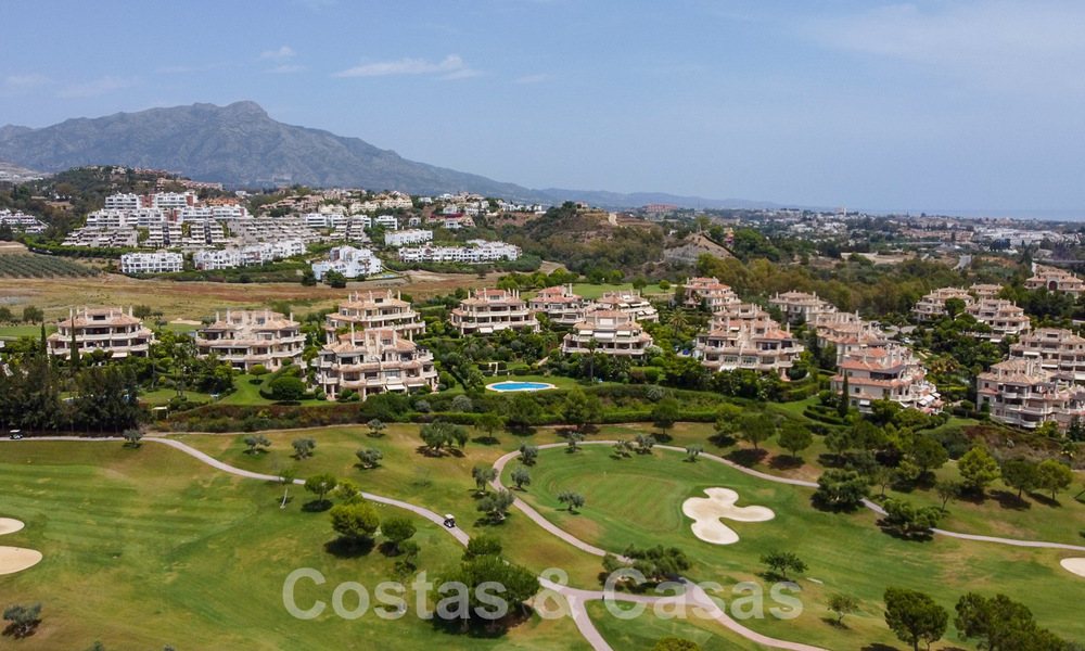 Luxurious duplex penthouse for sale in gated complex adjacent to golf course in Marbella - Benahavis 55998