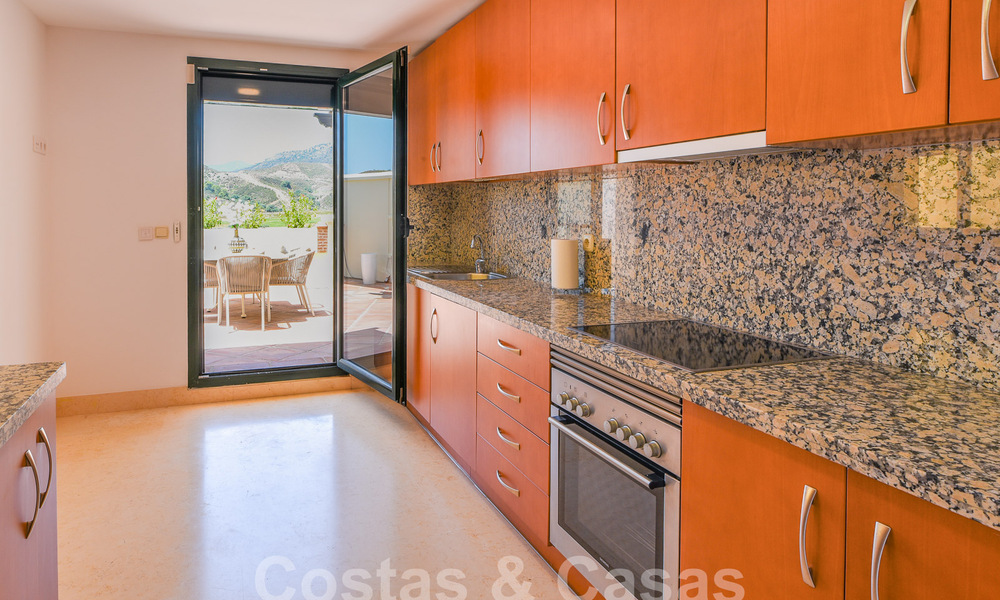 Luxurious duplex penthouse for sale in gated complex adjacent to golf course in Marbella - Benahavis 56001
