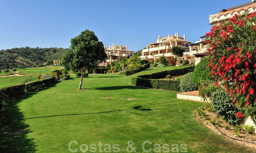 Luxurious duplex penthouse for sale in gated complex adjacent to golf course in Marbella - Benahavis 56077