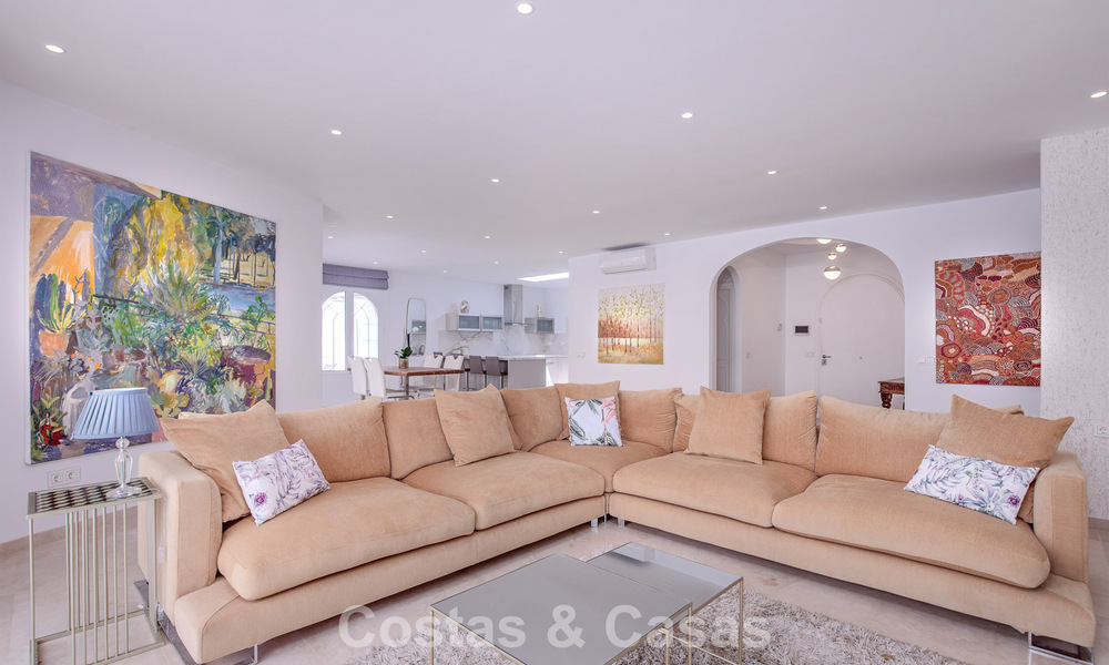 Stylish, single-storey villa for sale within walking distance of the beach on the New Golden Mile between Marbella and Estepona 56487