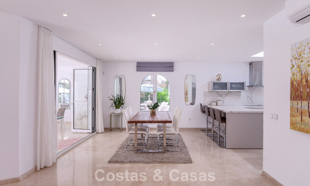 Stylish, single-storey villa for sale within walking distance of the beach on the New Golden Mile between Marbella and Estepona 56488