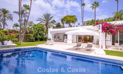 Stylish, single-storey villa for sale within walking distance of the beach on the New Golden Mile between Marbella and Estepona 56491