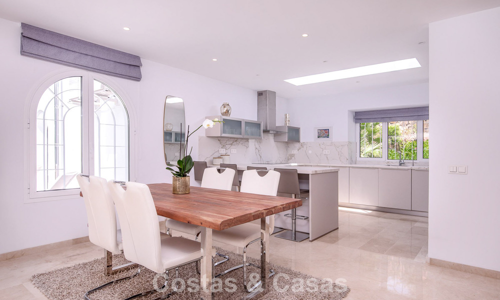 Stylish, single-storey villa for sale within walking distance of the beach on the New Golden Mile between Marbella and Estepona 56492