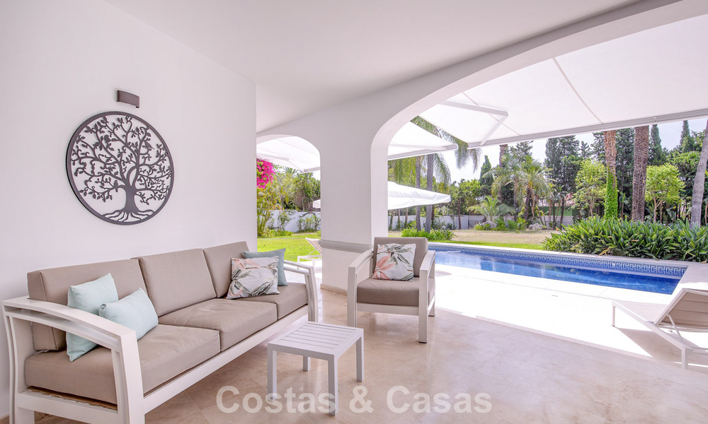 Stylish, single-storey villa for sale within walking distance of the beach on the New Golden Mile between Marbella and Estepona 56497