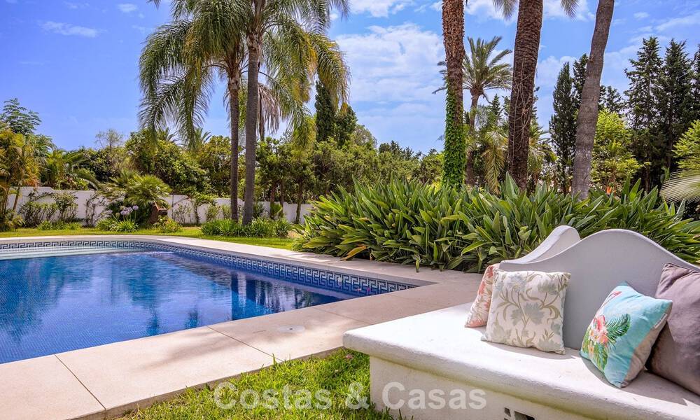 Stylish, single-storey villa for sale within walking distance of the beach on the New Golden Mile between Marbella and Estepona 56499