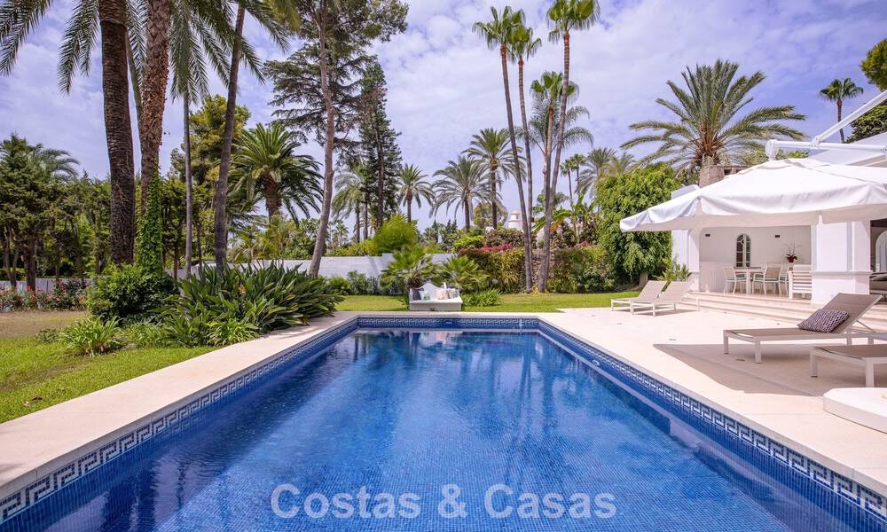 Stylish, single-storey villa for sale within walking distance of the beach on the New Golden Mile between Marbella and Estepona 56502