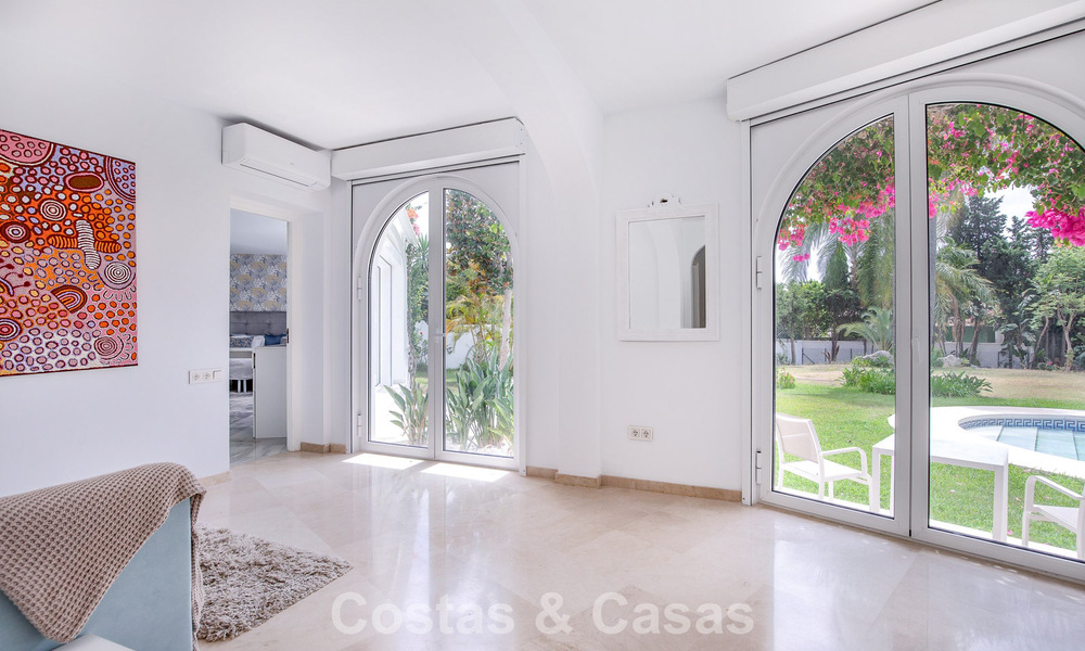 Stylish, single-storey villa for sale within walking distance of the beach on the New Golden Mile between Marbella and Estepona 56503