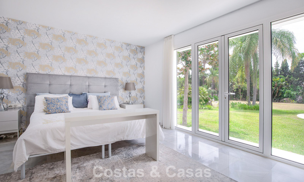 Stylish, single-storey villa for sale within walking distance of the beach on the New Golden Mile between Marbella and Estepona 56506