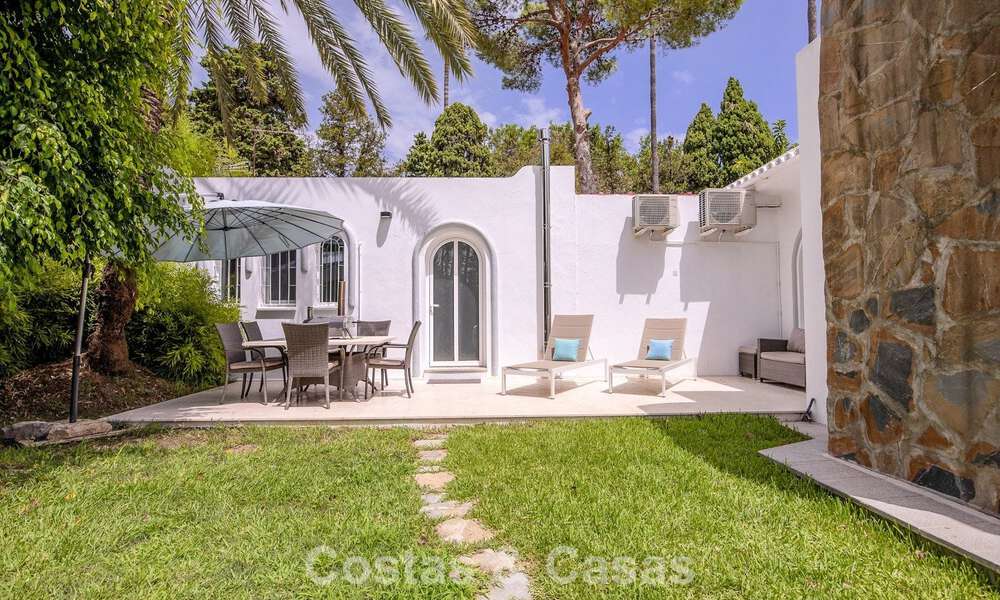 Stylish, single-storey villa for sale within walking distance of the beach on the New Golden Mile between Marbella and Estepona 56511
