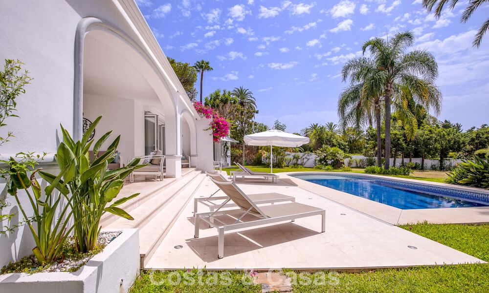 Stylish, single-storey villa for sale within walking distance of the beach on the New Golden Mile between Marbella and Estepona 56513