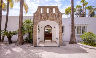 Stylish, single-storey villa for sale within walking distance of the beach on the New Golden Mile between Marbella and Estepona 56514 