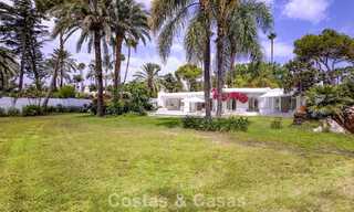 Stylish, single-storey villa for sale within walking distance of the beach on the New Golden Mile between Marbella and Estepona 56516 