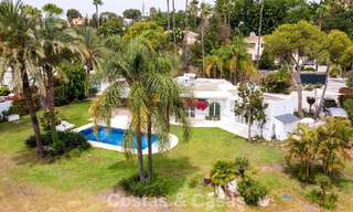 Stylish, single-storey villa for sale within walking distance of the beach on the New Golden Mile between Marbella and Estepona 56517 
