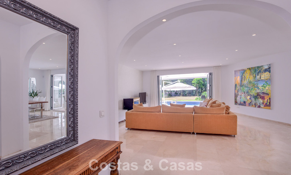 Stylish, single-storey villa for sale within walking distance of the beach on the New Golden Mile between Marbella and Estepona 56520