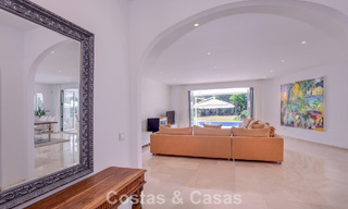 Stylish, single-storey villa for sale within walking distance of the beach on the New Golden Mile between Marbella and Estepona 56520 