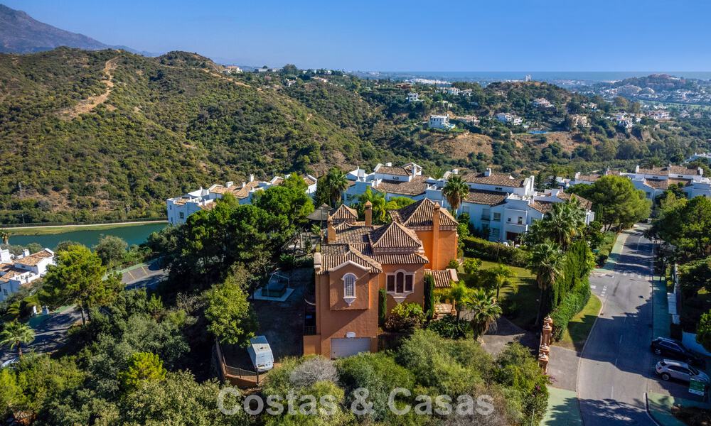 Prestigious luxury villa for sale in a classic Spanish style with sea views in La Quinta in Marbella - Benahavis 56523