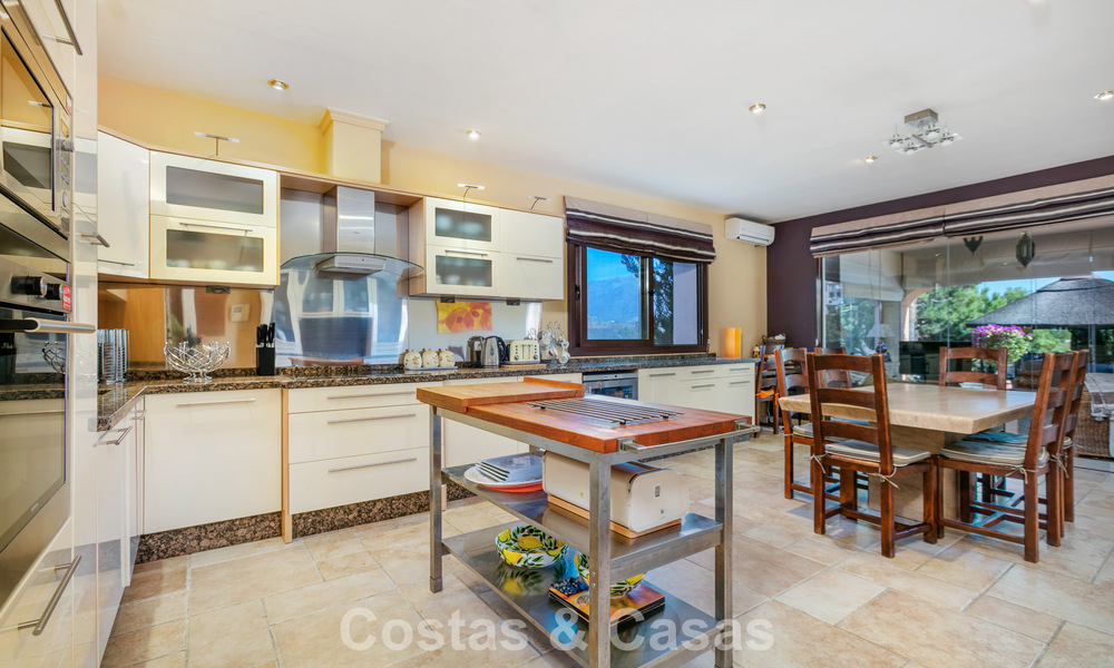 Prestigious luxury villa for sale in a classic Spanish style with sea views in La Quinta in Marbella - Benahavis 56529