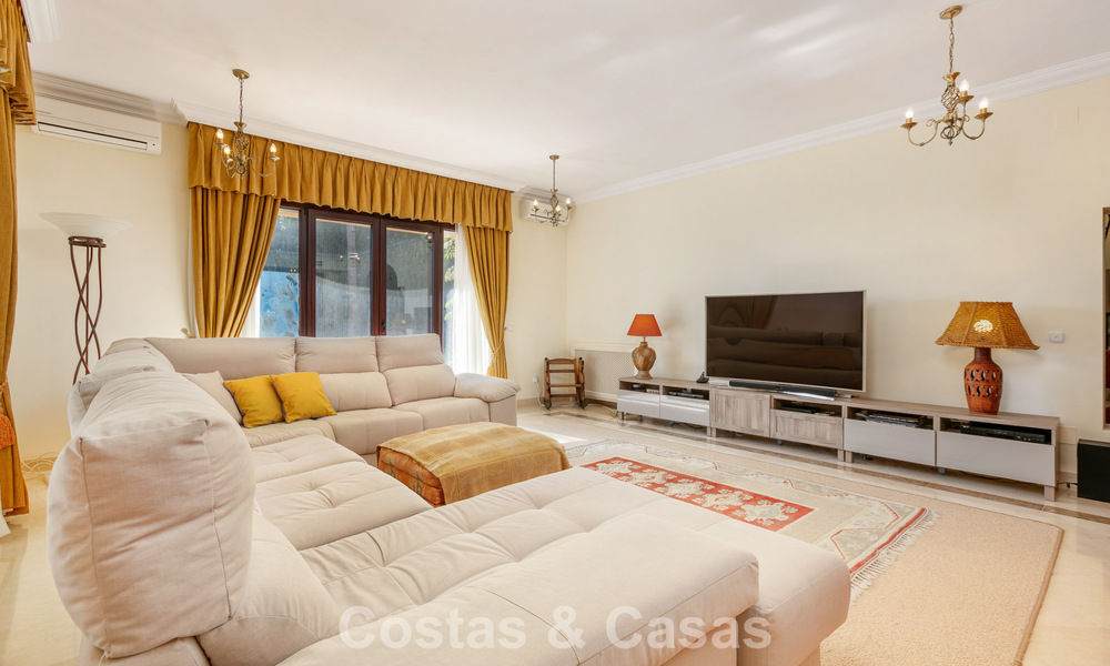 Prestigious luxury villa for sale in a classic Spanish style with sea views in La Quinta in Marbella - Benahavis 56534