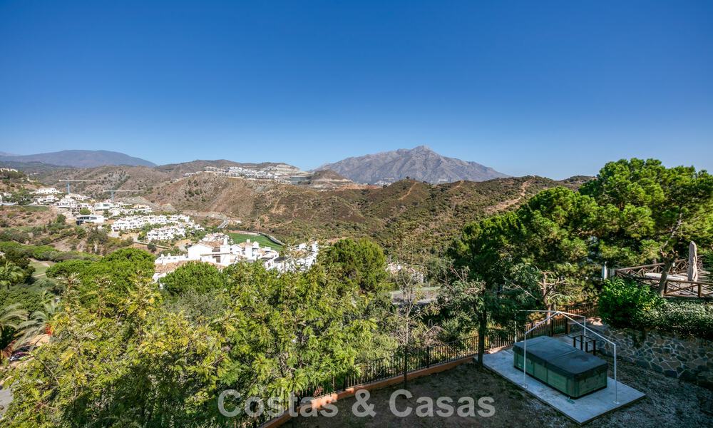 Prestigious luxury villa for sale in a classic Spanish style with sea views in La Quinta in Marbella - Benahavis 56542
