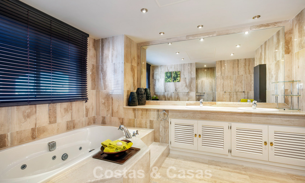 Prestigious luxury villa for sale in a classic Spanish style with sea views in La Quinta in Marbella - Benahavis 56553