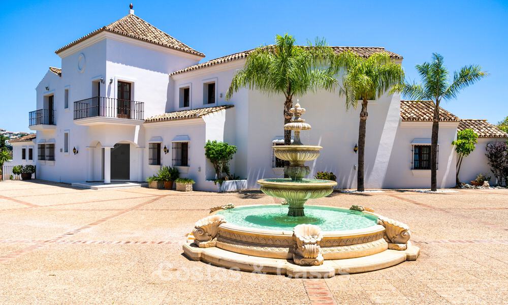 Luxury Andalusian-style villa surrounded by greenery on a large plot in Marbella - Estepona 56297