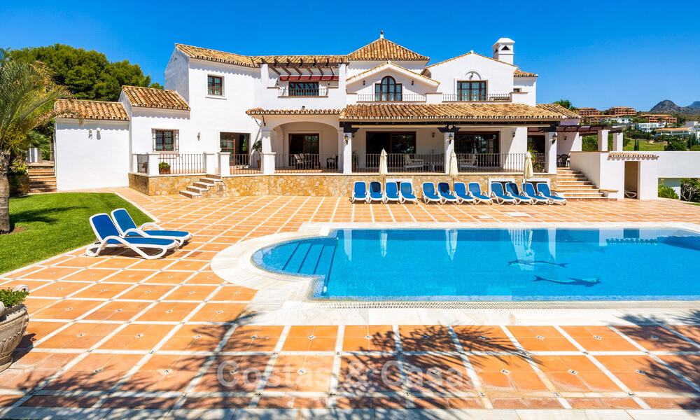 Luxury Andalusian-style villa surrounded by greenery on a large plot in Marbella - Estepona 56298