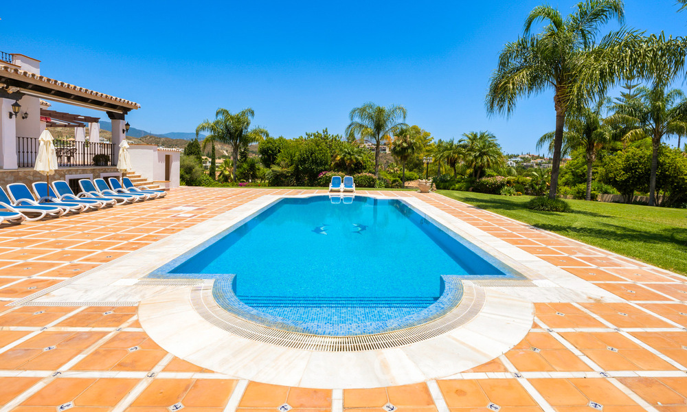 Luxury Andalusian-style villa surrounded by greenery on a large plot in Marbella - Estepona 56303