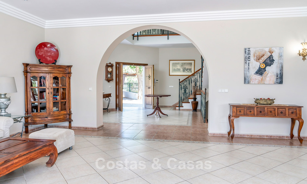 Luxury Andalusian-style villa surrounded by greenery on a large plot in Marbella - Estepona 56311