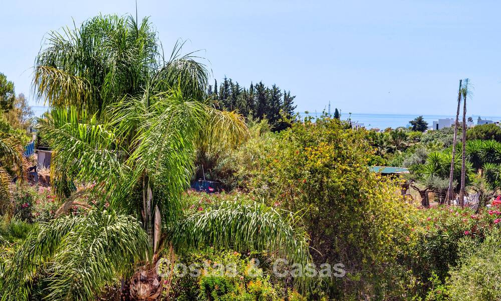 Luxury Andalusian-style villa surrounded by greenery on a large plot in Marbella - Estepona 56332