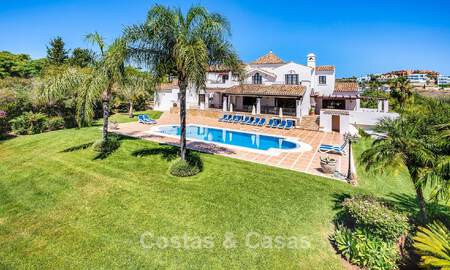 Luxury Andalusian-style villa surrounded by greenery on a large plot in Marbella - Estepona 56347