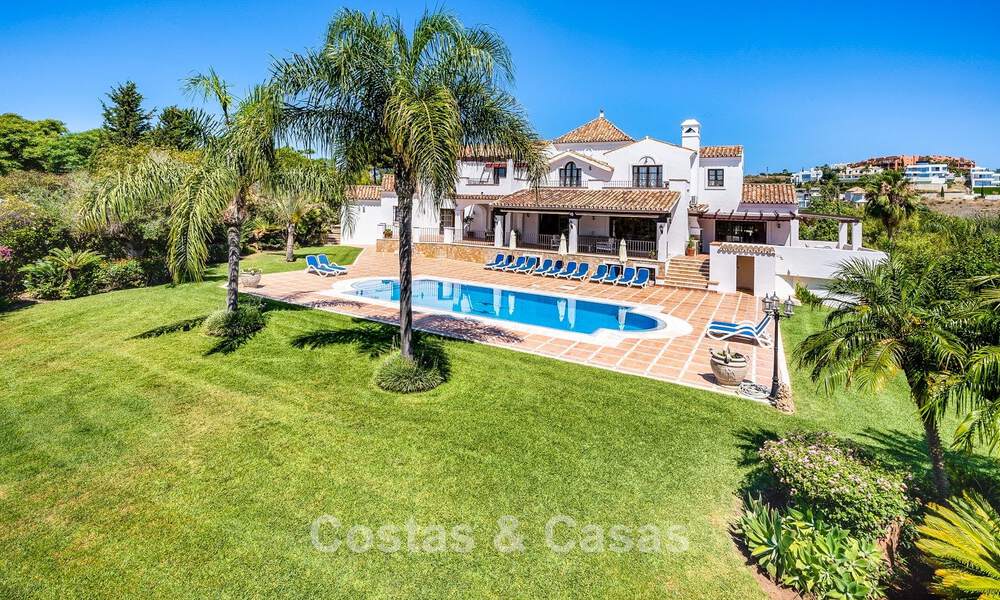 Luxury Andalusian-style villa surrounded by greenery on a large plot in Marbella - Estepona 56347