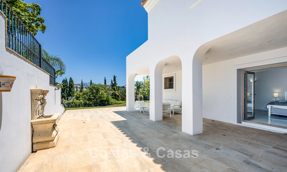 Luxury Andalusian-style villa surrounded by greenery on a large plot in Marbella - Estepona 56349