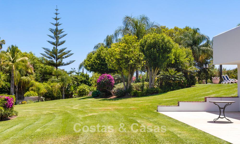 Luxury Andalusian-style villa surrounded by greenery on a large plot in Marbella - Estepona 56358