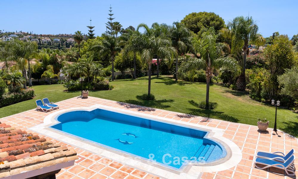 Luxury Andalusian-style villa surrounded by greenery on a large plot in Marbella - Estepona 56371