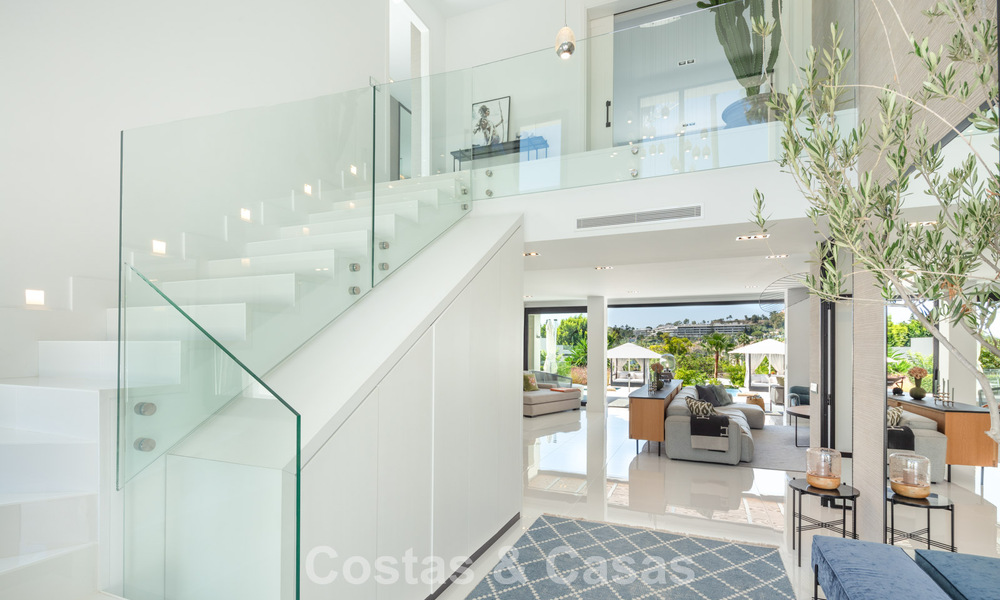 Modern, symmetrical, luxury villa for sale a stone's throw from the golf courses of Nueva Andalucia's valley, Marbella 56182