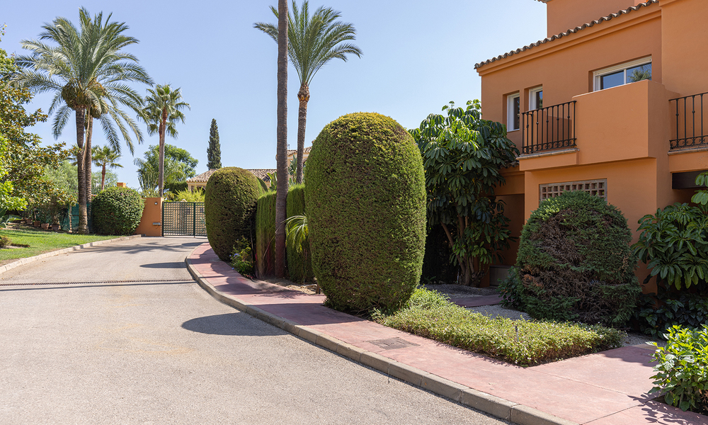 Stylishly renovated semi-detached villa for sale with large private pool in Marbella - Benahavis 56441