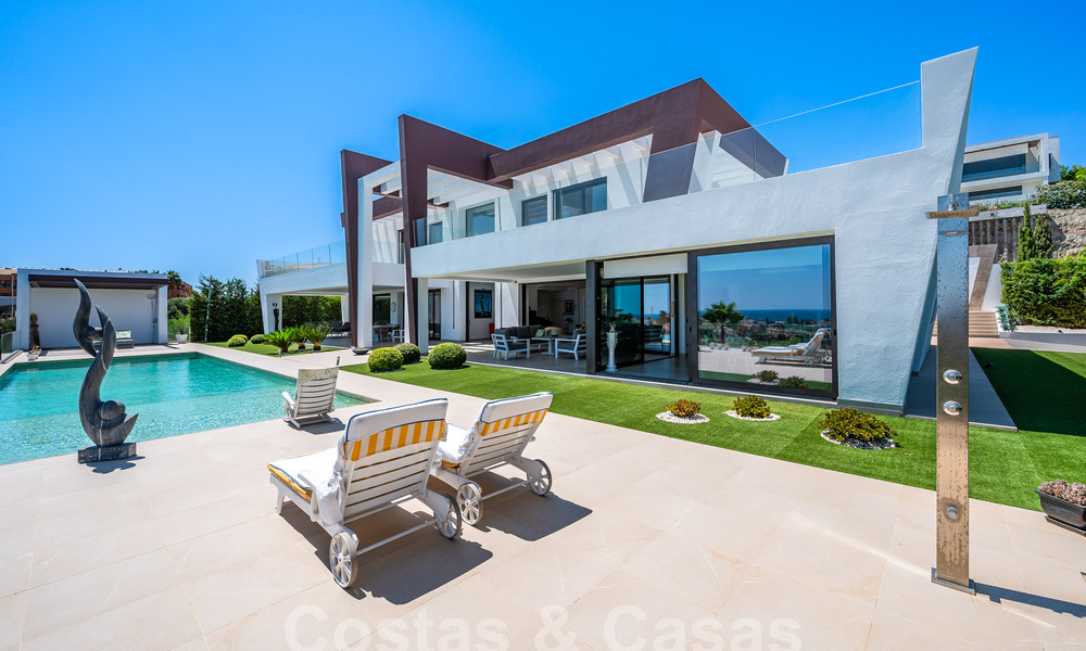 Ultramodern luxury villa for sale with sea views in a five-star golf resort in Marbella - Benahavis 57596