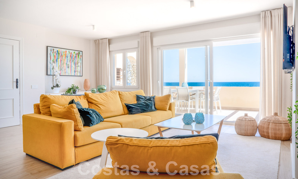 Fantastic, frontline beach apartment for sale with frontal sea views minutes from Estepona centre 57051