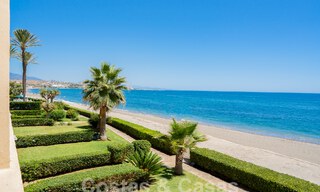 Fantastic, frontline beach apartment for sale with frontal sea views minutes from Estepona centre 57058 