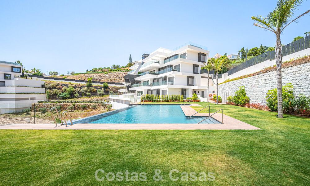 Sophisticated apartment for sale with phenomenal views, in an exclusive complex in Marbella - Benahavis 58182