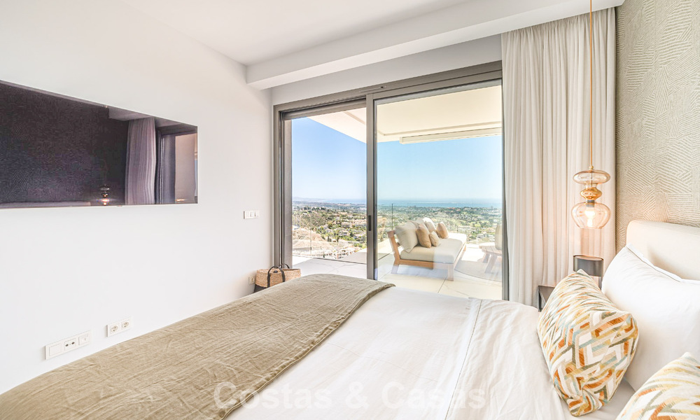 Sophisticated apartment for sale with phenomenal views, in an exclusive complex in Marbella - Benahavis 58190