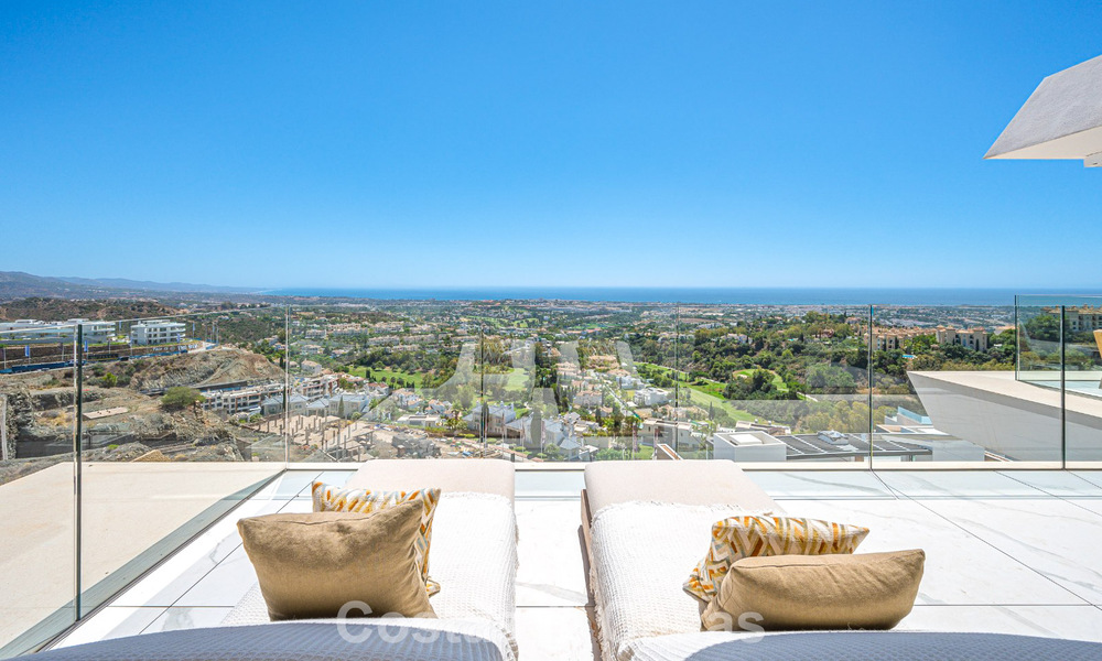 Sophisticated apartment for sale with phenomenal views, in an exclusive complex in Marbella - Benahavis 58194