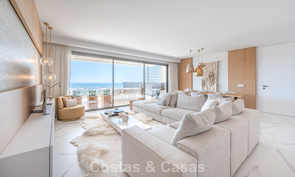 Sophisticated apartment for sale with phenomenal views, in an exclusive complex in Marbella - Benahavis 58200