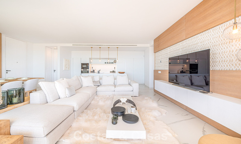 Sophisticated apartment for sale with phenomenal views, in an exclusive complex in Marbella - Benahavis 58209
