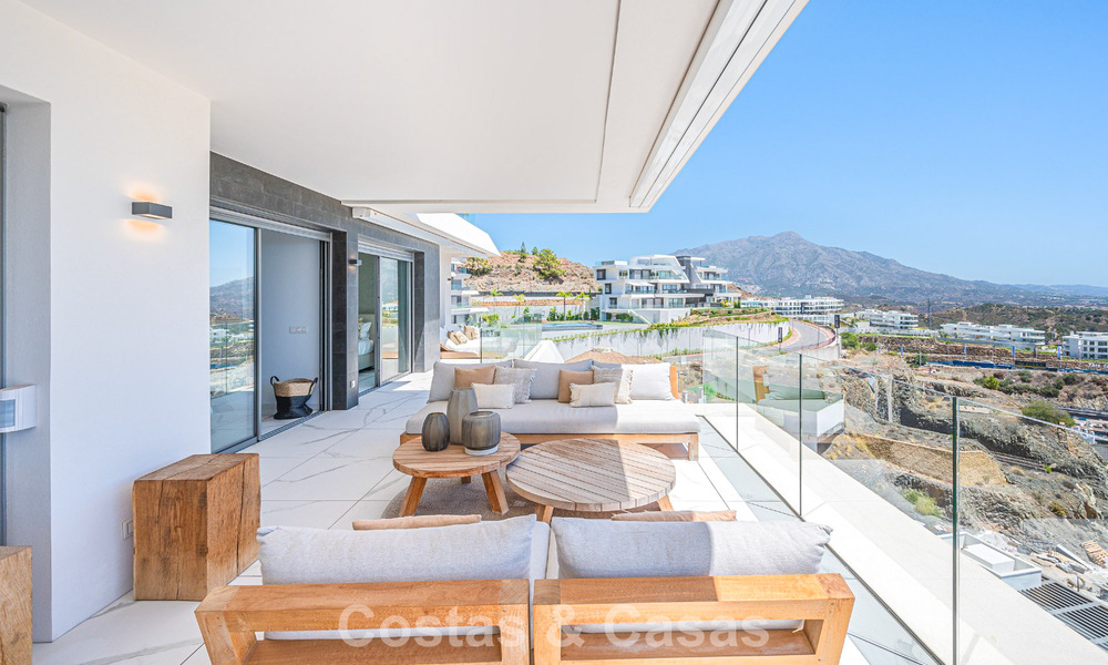 Sophisticated apartment for sale with phenomenal views, in an exclusive complex in Marbella - Benahavis 58212