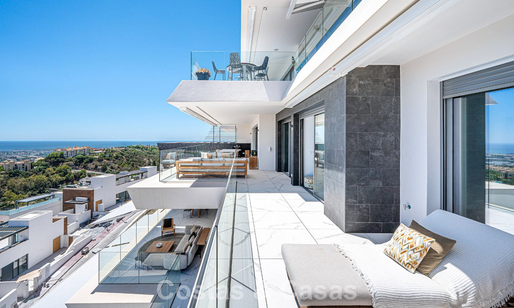 Sophisticated apartment for sale with phenomenal views, in an exclusive complex in Marbella - Benahavis 58218