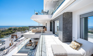 Sophisticated apartment for sale with phenomenal views, in an exclusive complex in Marbella - Benahavis 58218 