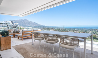 Sophisticated apartment for sale with phenomenal views, in an exclusive complex in Marbella - Benahavis 58221 